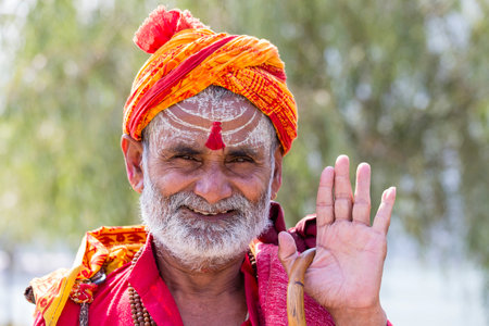 KATHMANDU, NEPAL - OCTOBER 23, 2016 : Portrait of Shaiva sadhu, holy man in Pashupatinath Temple . Close upのeditorial素材