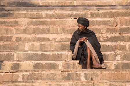 VARANASI, INDIA - JANUARY 25, 2017 : Portrait of Shaiva sadhu, holy man on the ghats of the Ganges river in Varanasi, India . Close upのeditorial素材