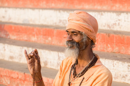VARANASI, INDIA - JANUARY 25, 2017 : Portrait of Shaiva sadhu, holy man on the ghats of the Ganges river in Varanasi, India . Close upのeditorial素材