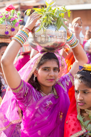JAISALMER, INDIA - FEBRUARY 08, 2017 : Indian girls wearing traditional Rajasthani dress participate in Desert Festival in Jaisalmer, Rajasthan, Indiaのeditorial素材