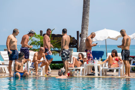 KOH PHANGAN, THAILAND - JANUARY 30, 2018 : Haad Rin beach before the full moon party. Unidentified people arrived on the island of Koh Phangan, to participate in the Full Moon partyのeditorial素材