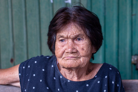 KOH PHKOH PHANGAN, THAILAND - NOVEMBER 19, 2016 : Portrait old woman in street market, close upANGAN, THAILAND - NOVEMBER 19, 2016 : Portrait old woman in street market, close upのeditorial素材