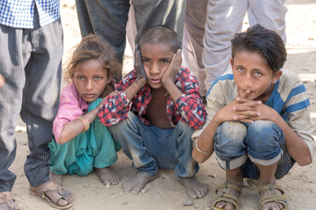 PUSHKAR, INDIA - NOVEMBER 13, 2018: Indian children in the desert Thar on time Pushkar Camel Mela near holy city Pushkar, Rajasthan, Indiaのeditorial素材