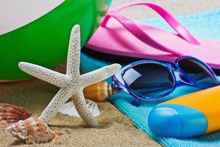 sunblock and stuff for the beach. Focus on starfishの写真素材
