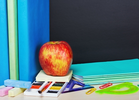 ripe apple and school supplies on the deskの写真素材