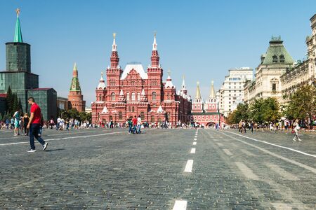 Moscow, Russia - August 7, 2016: Tourists walk on Red Square in Moscow. Red Square, the main square of Moscow, located in the center of the city.のeditorial素材