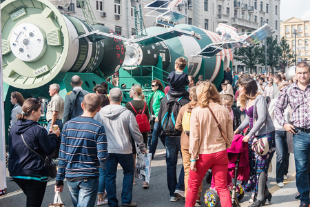 Moscow, RUSSIA - September 10, 2017: tourists and citizens walking on the street Tverskaya. Festivities in honor of the birthday of the 870th anniversary of Moscowのeditorial素材