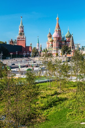 Moscow, RUSSIA - September 22, 2017: Pokrovsky Cathedral St. Basils and Moscow Kremlin from the Park Zaryadye in Moscow.のeditorial素材