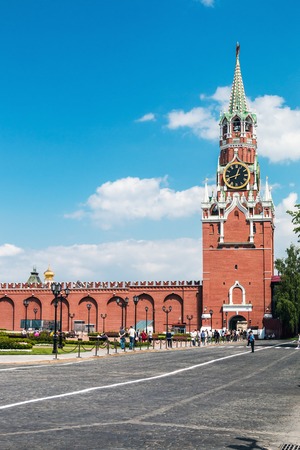 MOSCOW, RUSSIA - may 23, 2018: Spasskaya tower and the wall of the Moscow Kremlin and tourists walking on the squareのeditorial素材