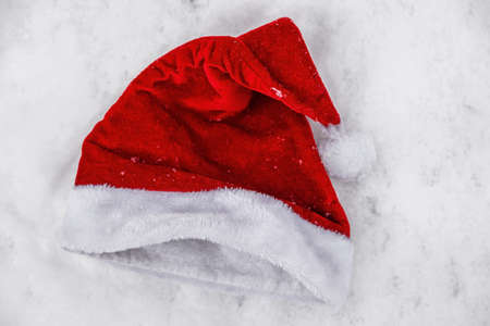 santa claus hat in the snow abandoned or forgottenの写真素材
