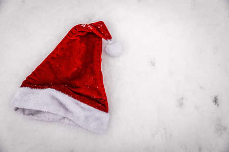 santa claus hat in the snow abandoned or forgottenの写真素材