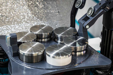 vibration eraser for ultra-precise grinding of samples in a periodic mode
