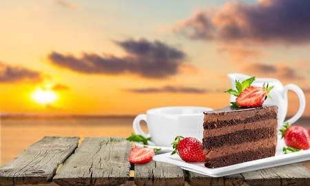 Food, plate, cake.