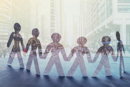 White paper people standing in a cycle and one orange paper man inside. Isolated on white backgroundの写真素材