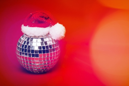 Silver disco mirror ball with santa hat isolated on  backgroundの写真素材
