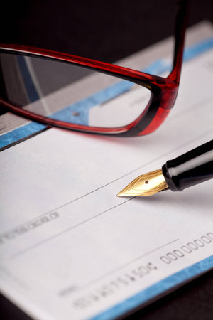 Pen Writing on a Blank Check - Close Upの写真素材