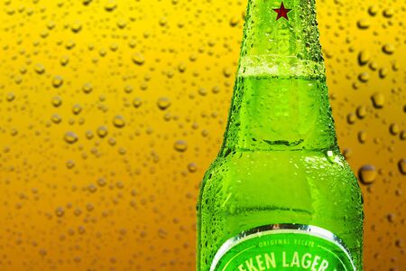 KHERSON, UKRAINE - NOVEMBER 11, 2014: Heineken Beer on  backgroundのeditorial素材