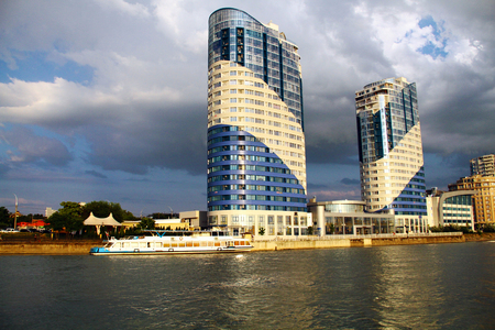 view of the evening city on the riverのeditorial素材