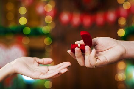 man present girl ring on Valentines Dayの写真素材