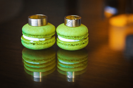 wedding rings with brilliants on macaronsの写真素材