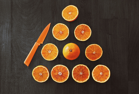 Directly Above Shot Of Orange Slices Arranged On Tableの写真素材