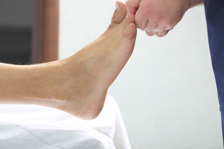 massage therapist makes a man a massageの写真素材