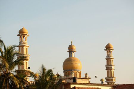 Sri Lanka, Negombo, 2020. Muslim mosque Minaret against the sky.のeditorial素材