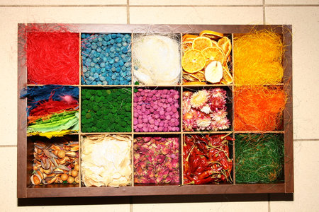 Colorful dried flowers in a wooden box, closeup of photoの写真素材