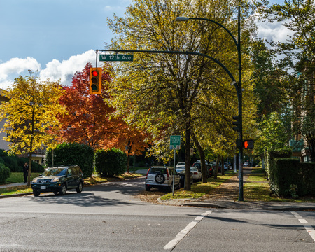 VANCOUVER, CANADA - OCTOBER 1, 2017: Intersection of 12th Avenue and Ash Street Coloured trees on a sunny autumn dayのeditorial素材
