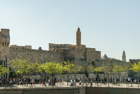 JERUSALEM, ISRAEL - April 2, 2018: People are going to the old part of Jerusalem at Pesach holidayのeditorial素材