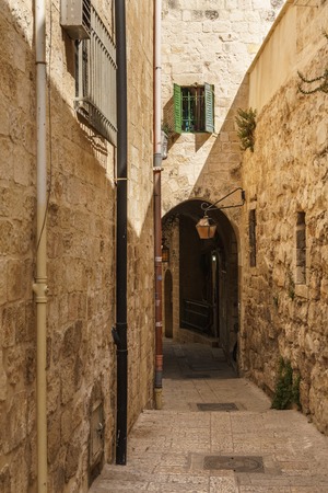 JERUSALEM, ISRAEL - April 2, 2018: On the narrow street of the old part of Jerusalemのeditorial素材