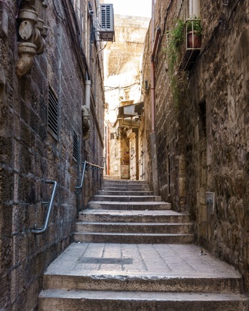 JERUSALEM, ISRAEL - April 2, 2018: On the narrow street of the old part of Jerusalemのeditorial素材