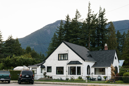 HOPE, CANADA - July 14, 2018: main street in small town in British Columbia with shops restaurants cars.のeditorial素材