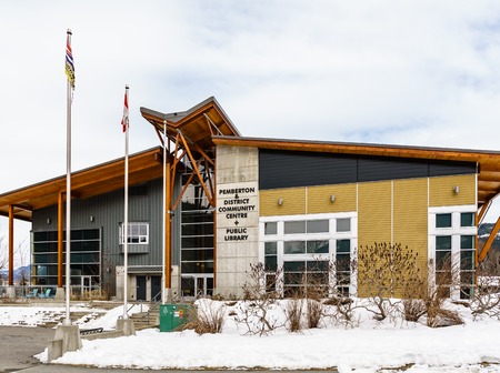PEMBERTON, CANADA - February 27, 2019: street view of small town in British Columbia during the winter dayのeditorial素材