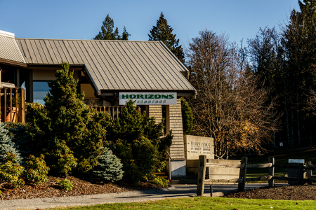 BURNABY, CANADA - NOVEMBER 17, 2018: Horizons restaurant in Burnaby Mountain parkのeditorial素材