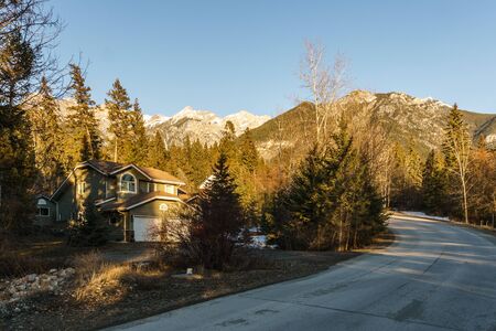 FAIRMONT HOT SPRINGS, CANADA - MARCH 22, 2019: street view of small town residential housing in spring timeのeditorial素材
