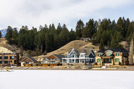 INVERMERE, CANADA - MARCH 17, 2020: frozen Windermere lake and rocky mountains in british columbia canadaのeditorial素材