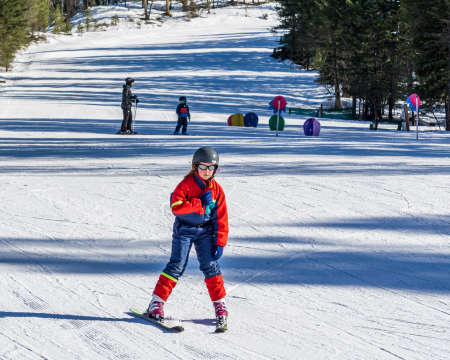 FAIRMONT HOT SPRINGS, CANADA - MARCH 16, 2020: freeride skier going down hillのeditorial素材
