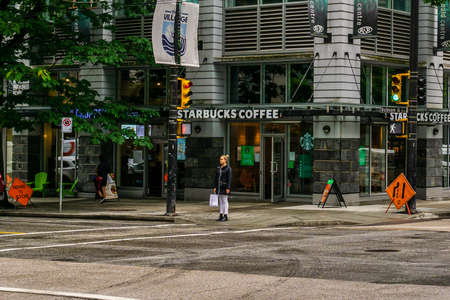 VANCOUVER, CANADA - JUNE 10, 2020: city street with people and stores.のeditorial素材