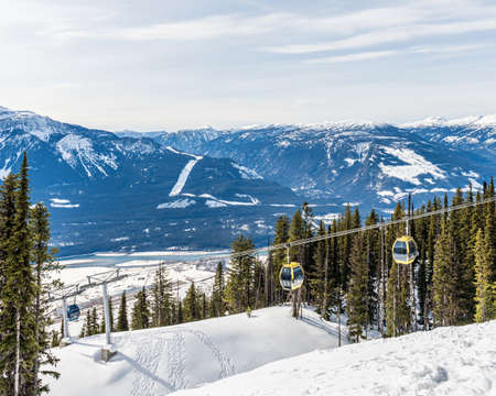 REVELSTOKE, CANADA - MARCH 17, 2021: Revelstoke Mountain ski resort with gondola lift cloudy spring day.のeditorial素材