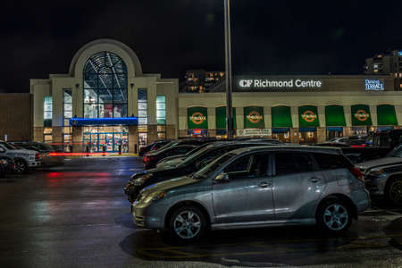 RICHMOND, CANADA - DECEMBER 06, 2020: cars at night in parking lot near big city mall and restaurantのeditorial素材