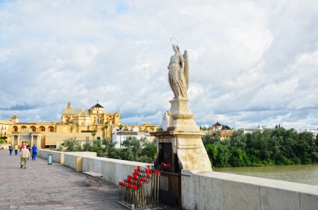 Place of worship is on the Roman bridge in the ancient Spanish city Cordoba. In the background there is the famous Great Mosque.のeditorial素材
