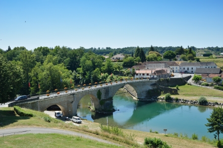 The pilgrim town of Navarrenx was the first fortified town to be built in France. It lies on the famous route of Santiago de Compostela. のeditorial素材