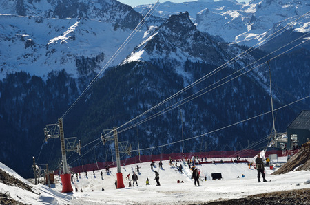 The piste and the platter lift are photographed at the Artoust ski resort against the recognizable peak du Midi d'Ossau.のeditorial素材