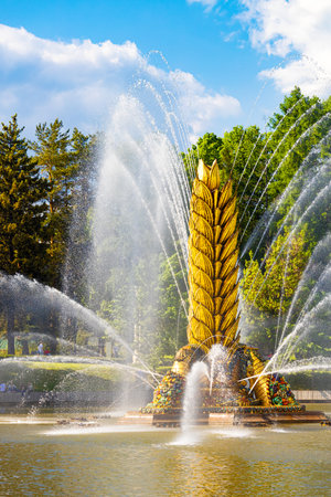 Moscow, Russia - May 18, 2023: golden ear fountain. big vertical fountain. high quality photoのeditorial素材