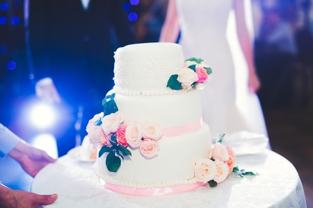 Luxury decorated wedding cake on the tableの写真素材