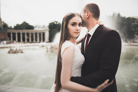 Luxury married wedding couple, bride and groom posing in luxury cityの写真素材