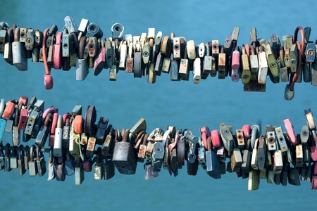 two rows of a large number of wedding locks on the rope