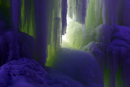 frozen blocks of ice stalactites
の写真素材