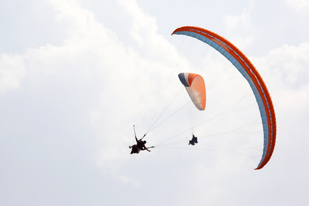 Paraglider flying on a wing in the sky
の写真素材